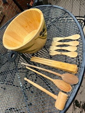 Hand-Painted Olive Wooden Salad Bowl Set with Utensils - Natural Wood